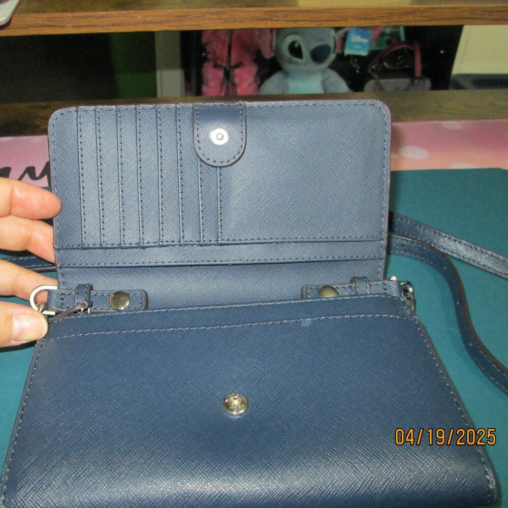 Michael Kors crossbody wallet/ cell phone - Picture 2 of 14